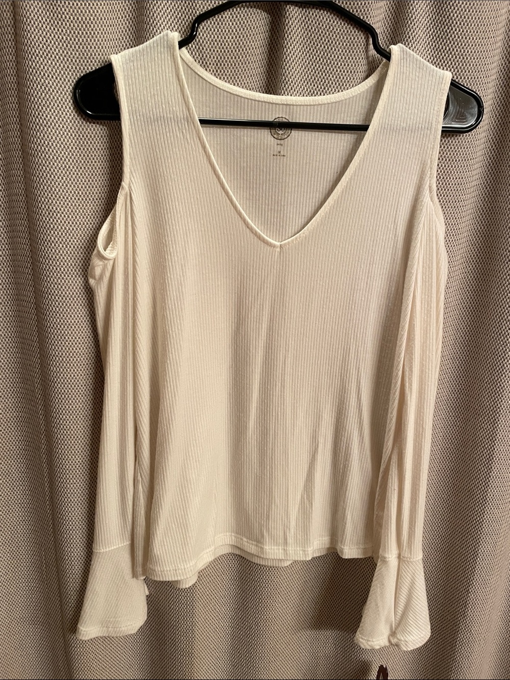 SO Cream Ribbed V-Neck Cold-Shoulder Top - Picture 1 of 11